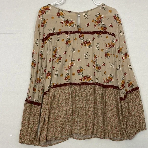 Maurices Top, Keyhole Back, Ruffle Hem, Beige with Multicolor Floral, 3X - Picture 6 of 12